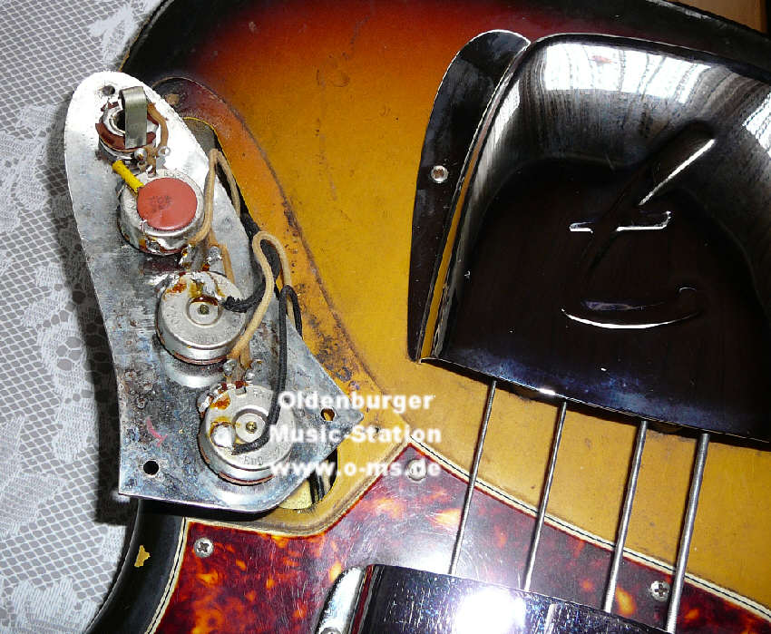 Jazz-Bass 1965 sunburst f.jpg